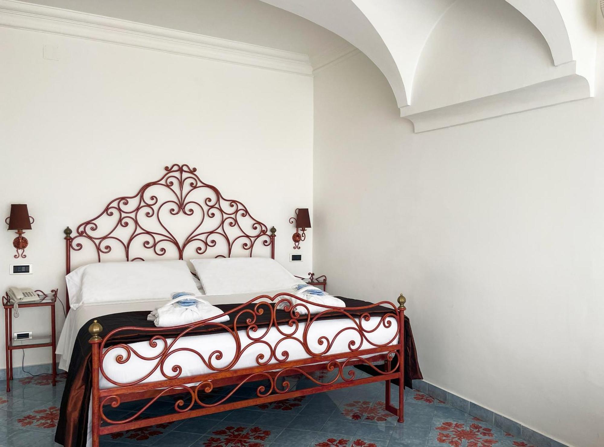 Junior Suite with Terrace and Sea View,1404987677:JPEG